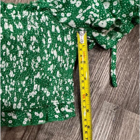 Princess Polly Green & White Floral Puff Sleeve Smocked Crop Top- Size 2 - Picture 5 of 6